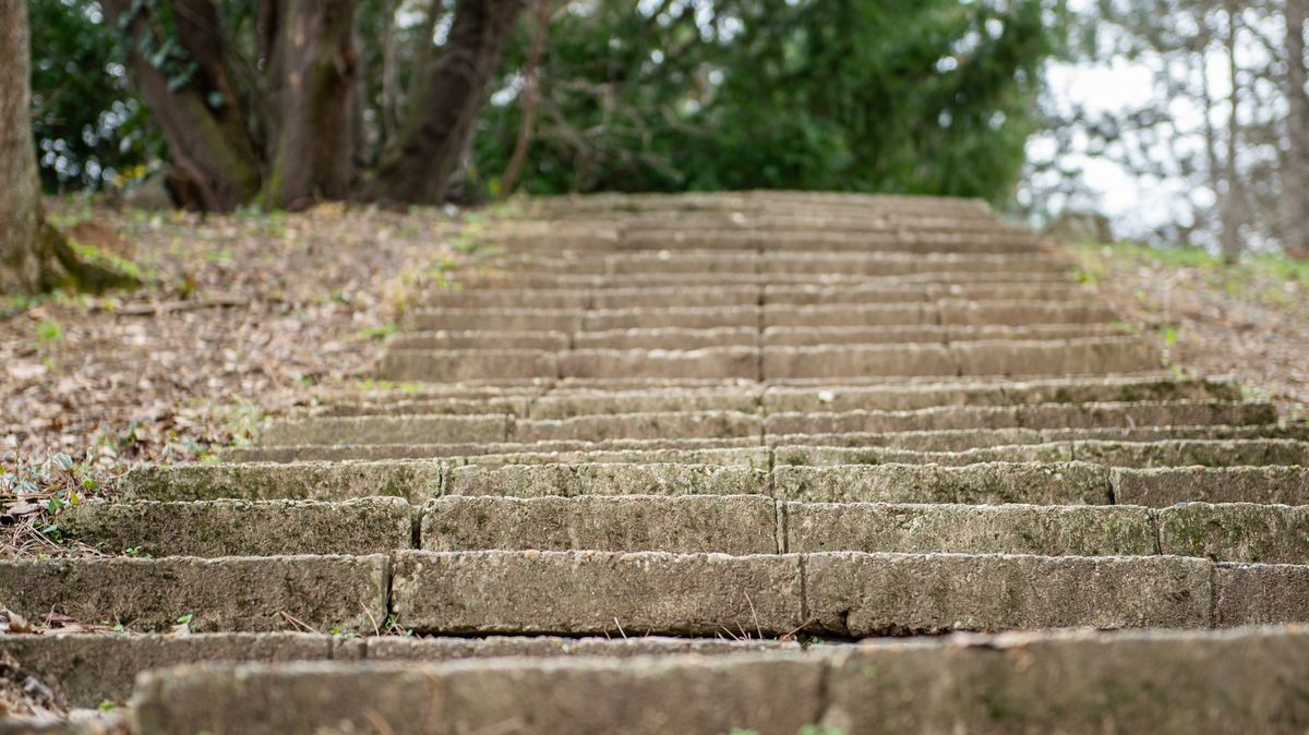 Přes 400 schodů k Šivovi. Ind stavěl osm let schodiště ke chrámu